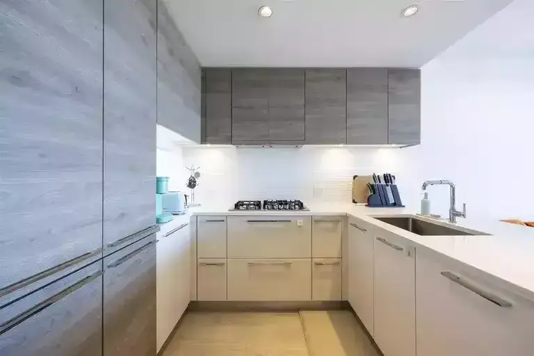 Kings Crossing Spacious Apartment! | 7358 Edmonds Street, Burnaby | 3035945