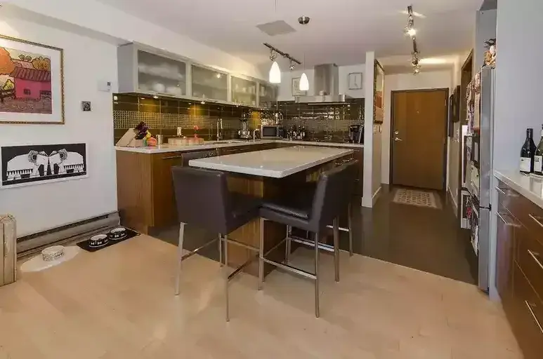 The Beachcomber Kits Spacious Home! | 1512 Yew Street, Vancouver | 3035943