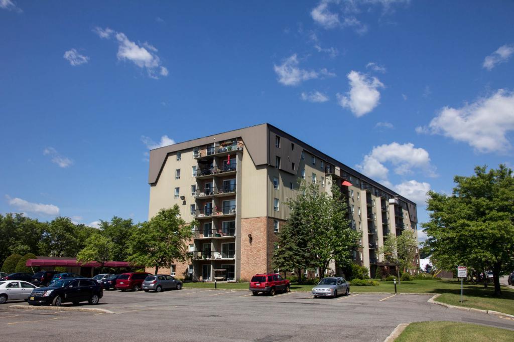 4 1/2 - 5 1/2 Charlesbourg - Piscine - jardins - libre ou 1er août | 2899937