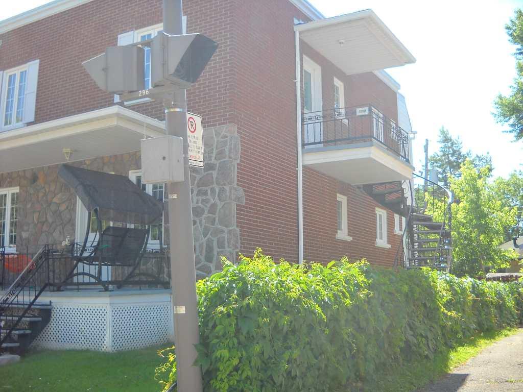 LOGEMENT 4/12 À LOUER LIBRE. | 3202470