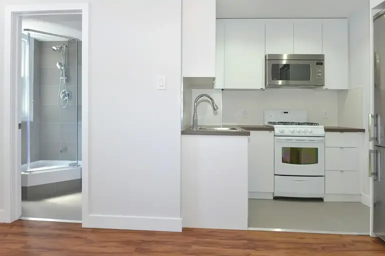 160 Huron Street | 160 Huron Street, Toronto | 2871355