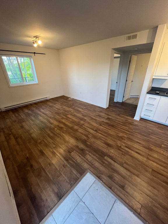 Juillet, Récent Condo 1CC, Plateau | 2825503