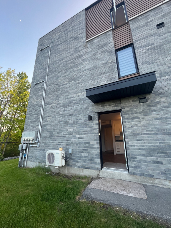 Juillet, Récent Condo 1CC, Plateau | 2825503