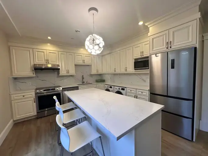 Fully Furnished 2 bed 2 bath near Oak Street Vancouver | 1063 West 58th Avenue, Vancouver | 2899515