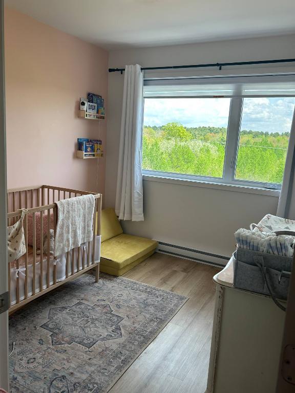 Grand 5 1/2 sur 2 étages dans un secteur familiale | 2826633