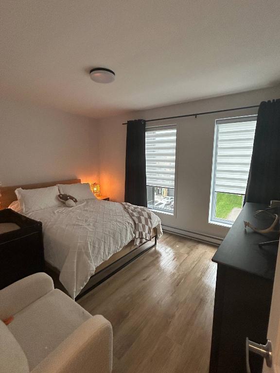 Grand 5 1/2 sur 2 étages dans un secteur familiale | 2826633