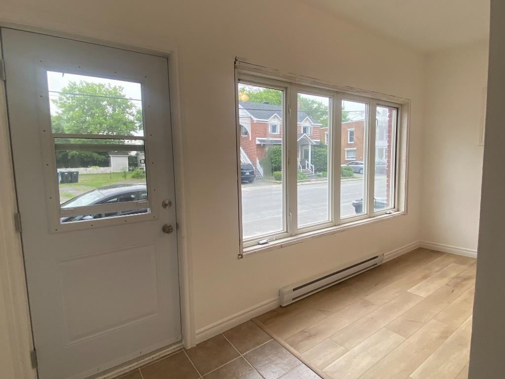 3 1/2 à lourer au rez-de-chaussée entièrement rénové | 2826763