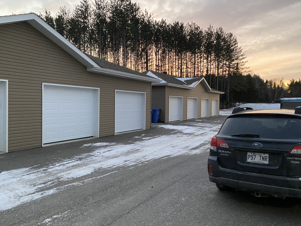 4 ½ STYLE CONDO | EAST-ANGUS | JUILLET | 2826846