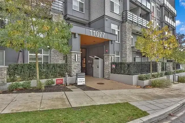 **Expansive & Cozy 2-Bedroom, 2-Bathroom Residence** | 11077 Ravine Road, Surrey | 2878629