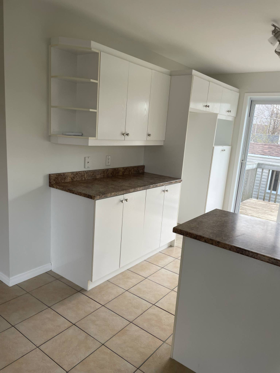 5 1/2 Haut Maison 3CAC Cour Privée LIBRE | 2827616