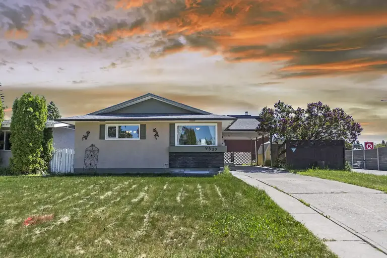 Corner Lot Bungalow 3 bed + 1.5 bath Main Floor with CarPort in Acadia SE | 9832 3 Street Southeast, Calgary | 2828340