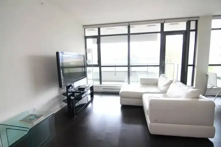 HUGE 1,094 sf 2 Bed (+Den) & 2 Bath at Tapestry, at Heather St. & Broadway! | 2851 Heather Street, Vancouver | 2903904