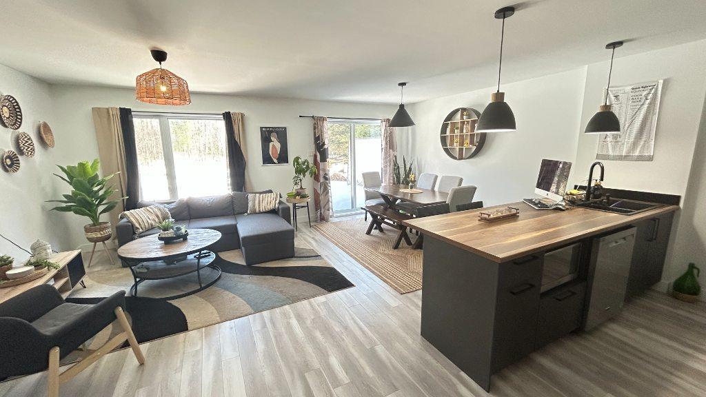 TRANQUILLE Belle maison de ville sur 2 étages, avec GARAGE INTÉGRÉ, MAISON AU BOUT DROIT, NON-FUMEUR, AUCUN CHIEN, ENQUÊTE DE CRÉDIT | 2829781