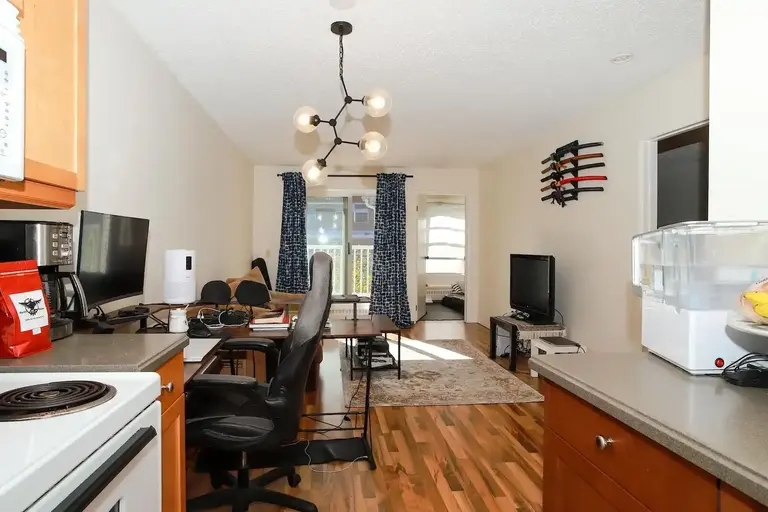 excellent 2 bedroom condo right on elbow river! 10 min walk from 17th ave! | 401 - 2204 1 Street Southwest, Calgary | 2844703