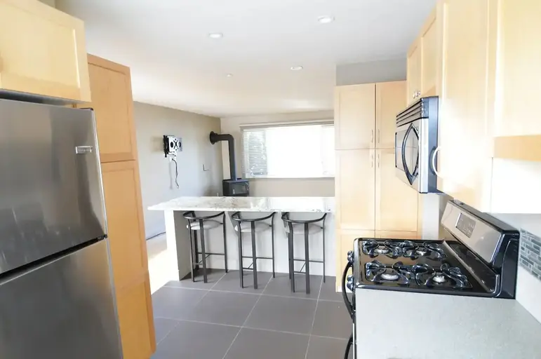 Parkdale Home Attn: Medical students/residents/fellows | 716 35 Street Northwest, Calgary | 2894323