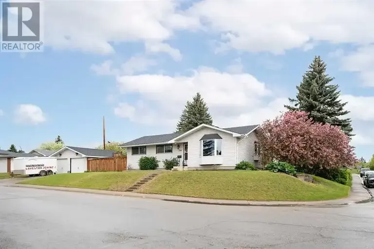 3 bedroom 1.5 bath main floor of Bangalow | 316 56 Avenue Northeast, Calgary | 2844770