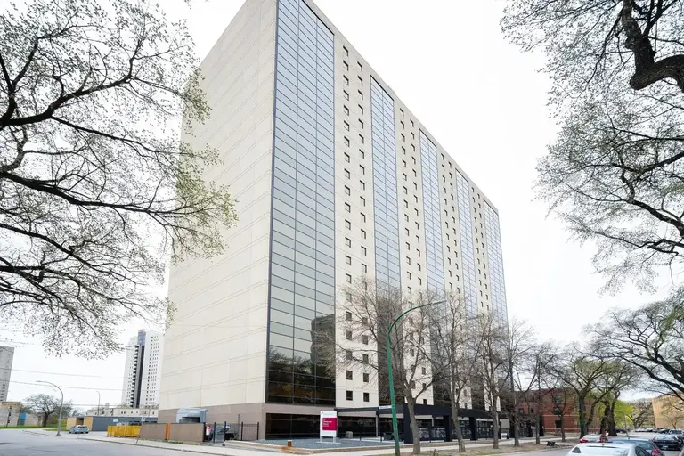 Hargrave Place | 33 Hargrave Street, Winnipeg | 2831794