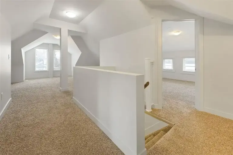 Over 1500 sqft - 4 bed & 2 bath condo / townhouse near Whyte Ave | Edmonton | 2836968