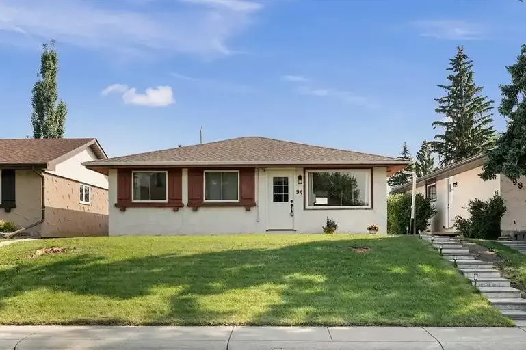 Bright 3-Bedroom Upper Floor | Private Garage, Backyard, Shared Laundry | 94 Dovercliffe Close Southeast, Calgary | 2833379