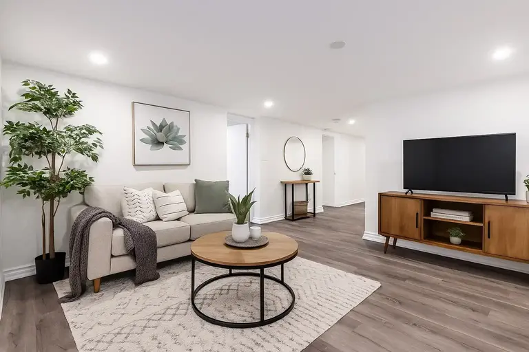 Fresh & Renovated 2 Bedroom For Rent in Great Hamilton Area | 106 Eastbourne Avenue, Hamilton | 2865868