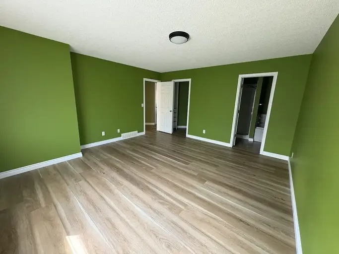 Master Bedroom w/ Ensuite & Walk-In Closet | 158 New Brighton Lane Southeast, Calgary | 2838140