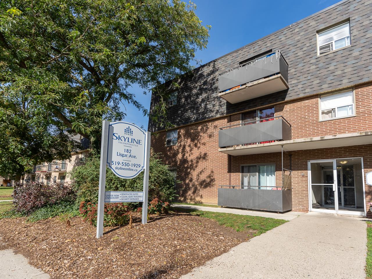 Lisgar Ave Apartments | 2838762