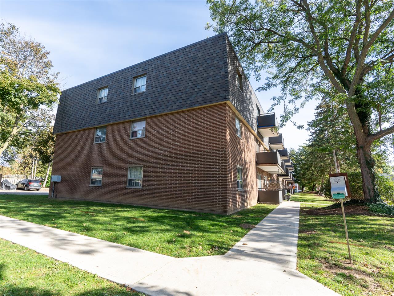Lisgar Ave Apartments | 2838762