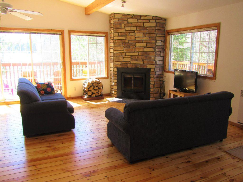 Chalet bord de l’eau St-Zénon à louer. 1h30 de Montréal !!! | 2839949