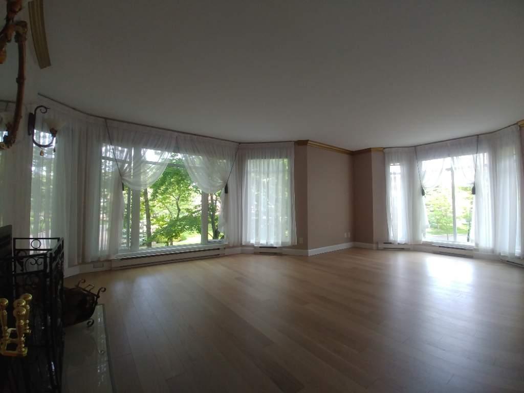 Beau condo 4 1/2 à louer avec stationnement intérieur | 2840986