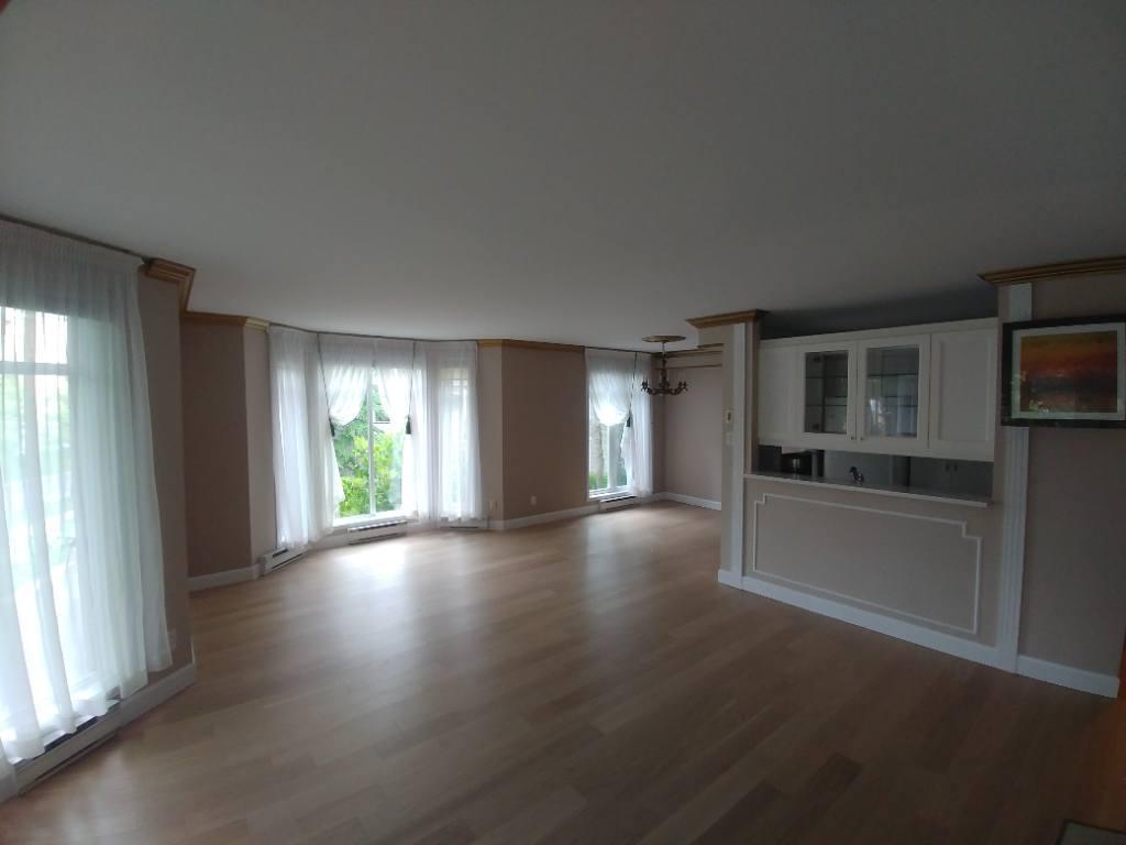Beau condo 4 1/2 à louer avec stationnement intérieur | 2840986