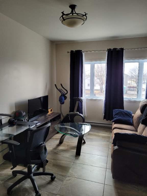 Très beau 3 1/2 au 2e étage disponible 1Juillet | 2842749