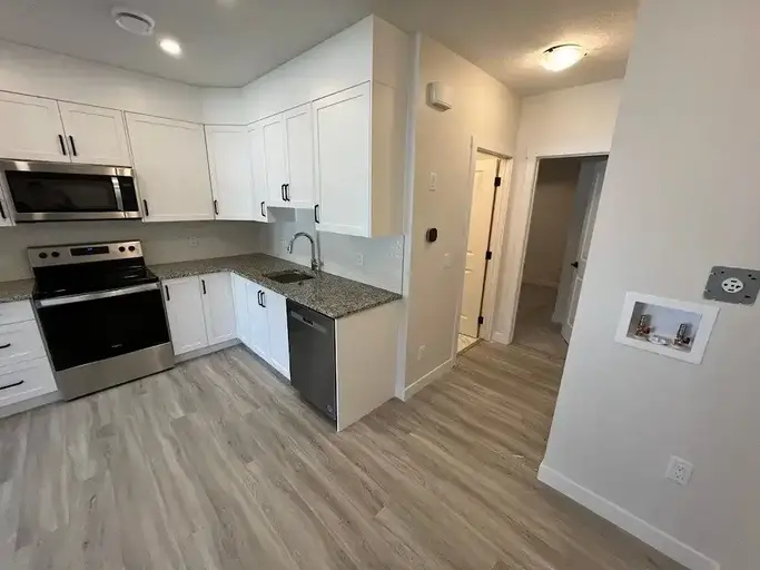 LEGAL. Brand New very bright Walk-Out Basement with separate 2dedicated parkings | Sage Hl Hts, Calgary | 2860290