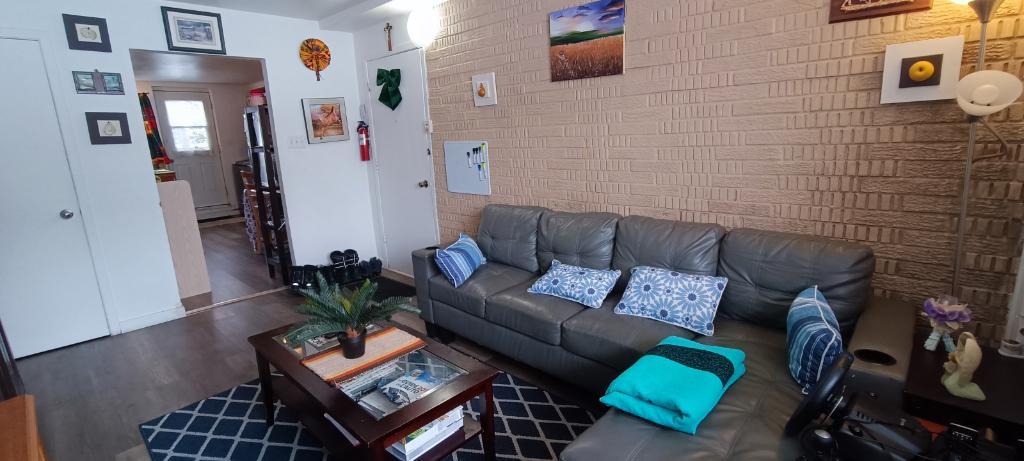51/2 a Boisbriand dispo 1Juillet 2025 internet 2 stationnements, Loker, Thermopompe | 2845980
