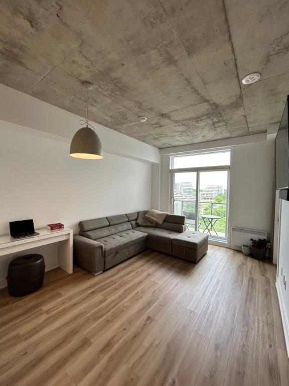 DEAL!! Cession de bail 3 1/2 – 1er mois GRATUIT (1852 $ remis en cash) DONNE MEUBLES! | 2845986
