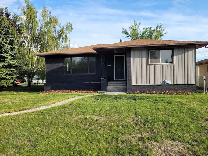 Newly Renovated 3-Bedroom 1 Bath Main Floor Bangalow | 7303 128 Avenue Northwest, Edmonton | 2846278