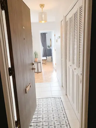 Cozy 1 Bedroom Central Condo - Pets Negotiabls | 1616 8 Ave NW, Calgary | 2846289