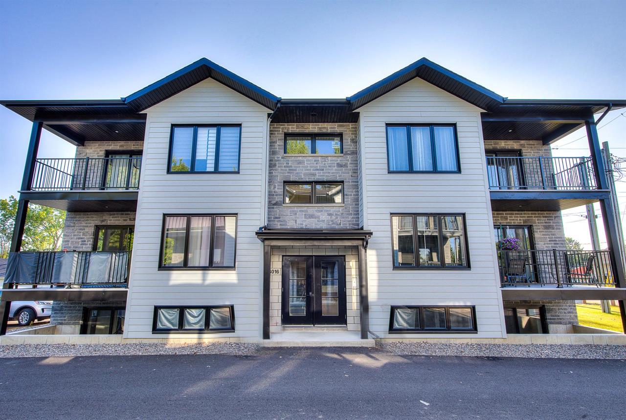 Appartement Saint-Zotique À Louer | 2846432