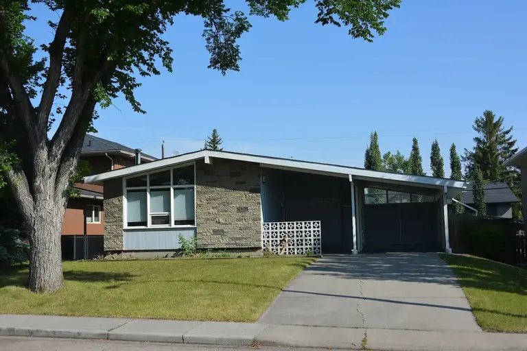 Charleswood Recently Renovated | 2436 Charlebois Drive Northwest, Calgary | 2863254