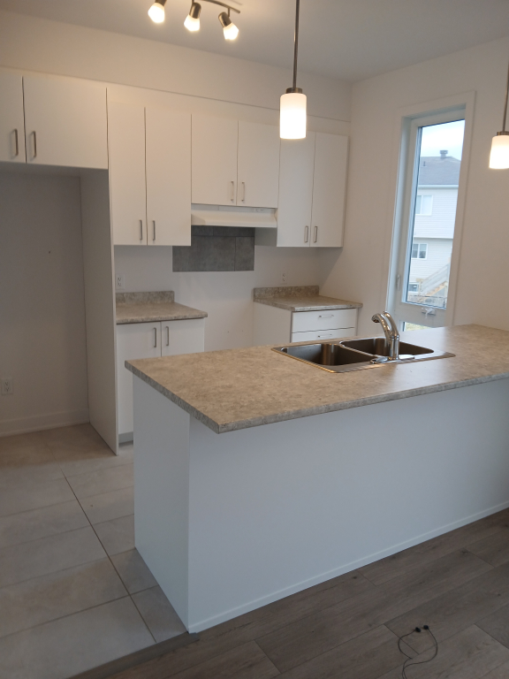 3 1/2 - 1 CHAMBRE/1 SALLE BAIN/EAU | 2846725