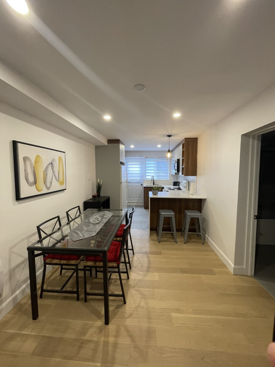 BEAU 4 1/2 MEUBLÉ ET ENTIÈREMENT RÉNOVÉ | 2846814
