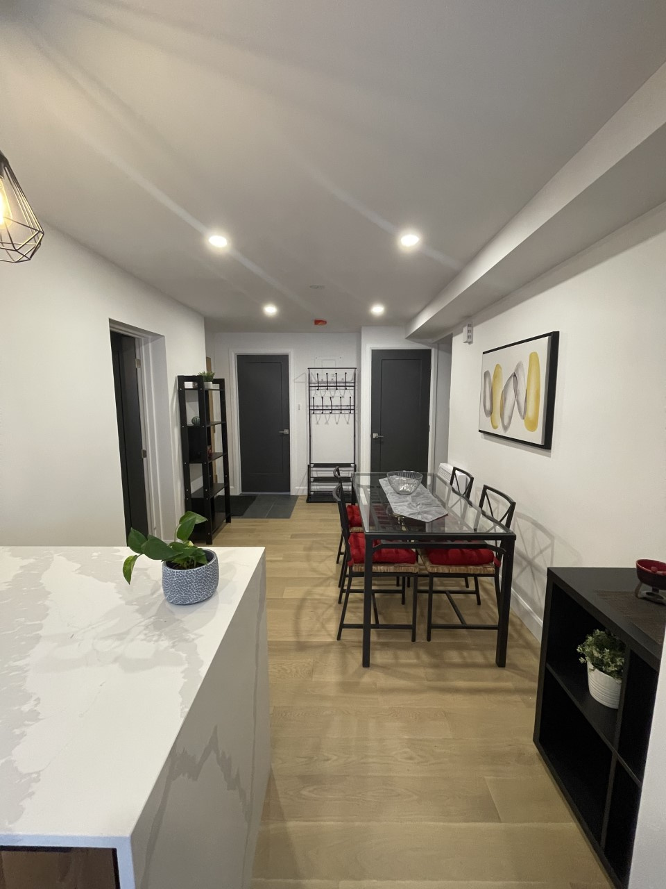 BEAU 4 1/2 MEUBLÉ ET ENTIÈREMENT RÉNOVÉ | 2846814