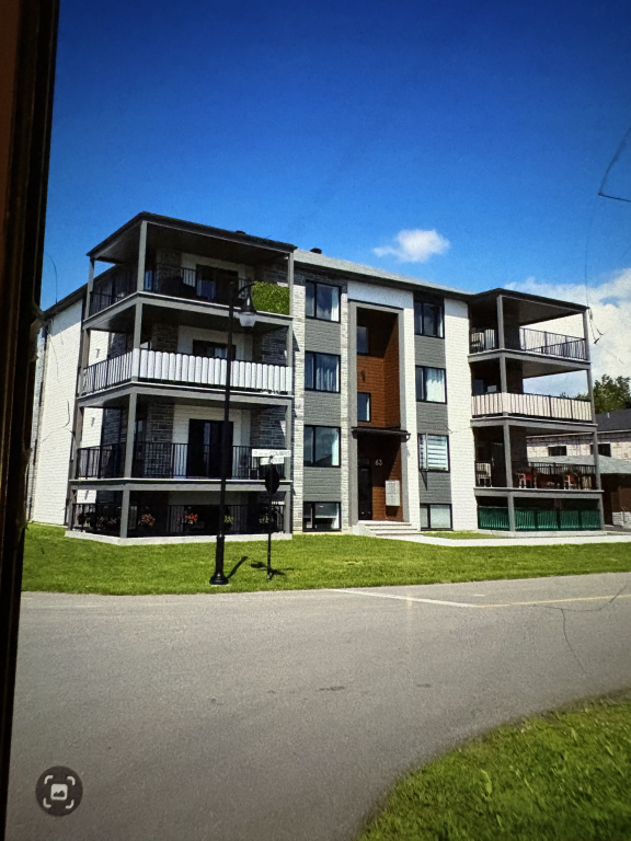 Très Beau Grand 5 1/2 | 2847125