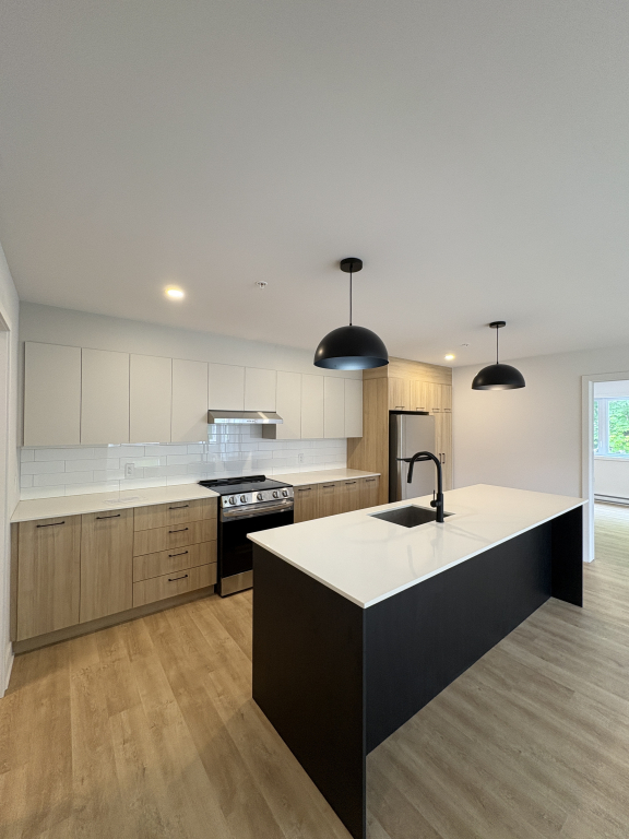 TRÈS GRAND 4 1/2 - DISPONIBLE MAINTENANT | 2847191