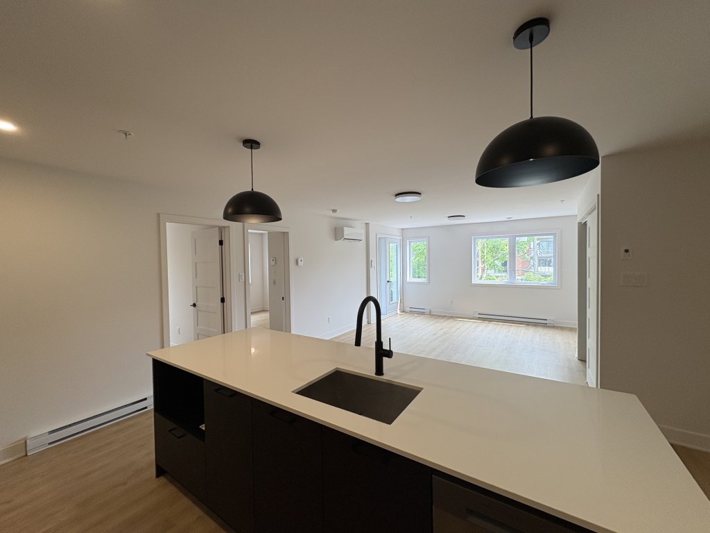 TRÈS GRAND 4 1/2 - DISPONIBLE MAINTENANT | 2847191