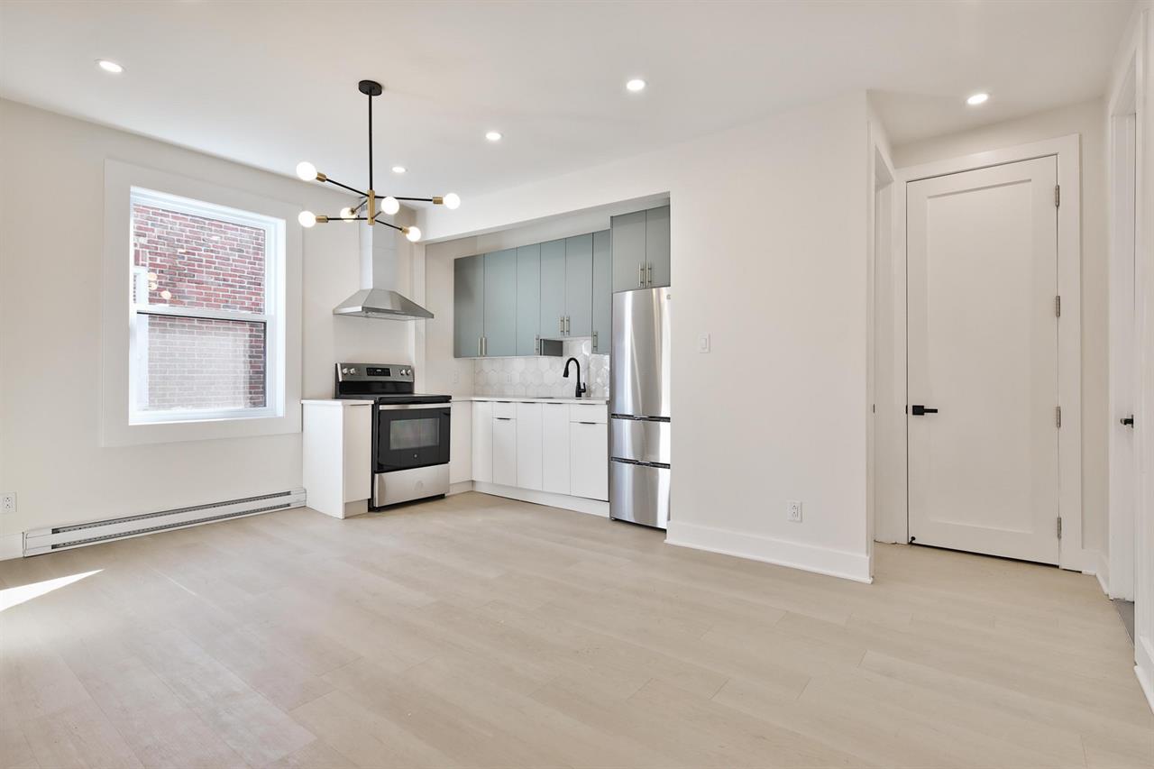 2 Bedroom Unit - 4188 Boulevard Décarie, Montréal | 2847365