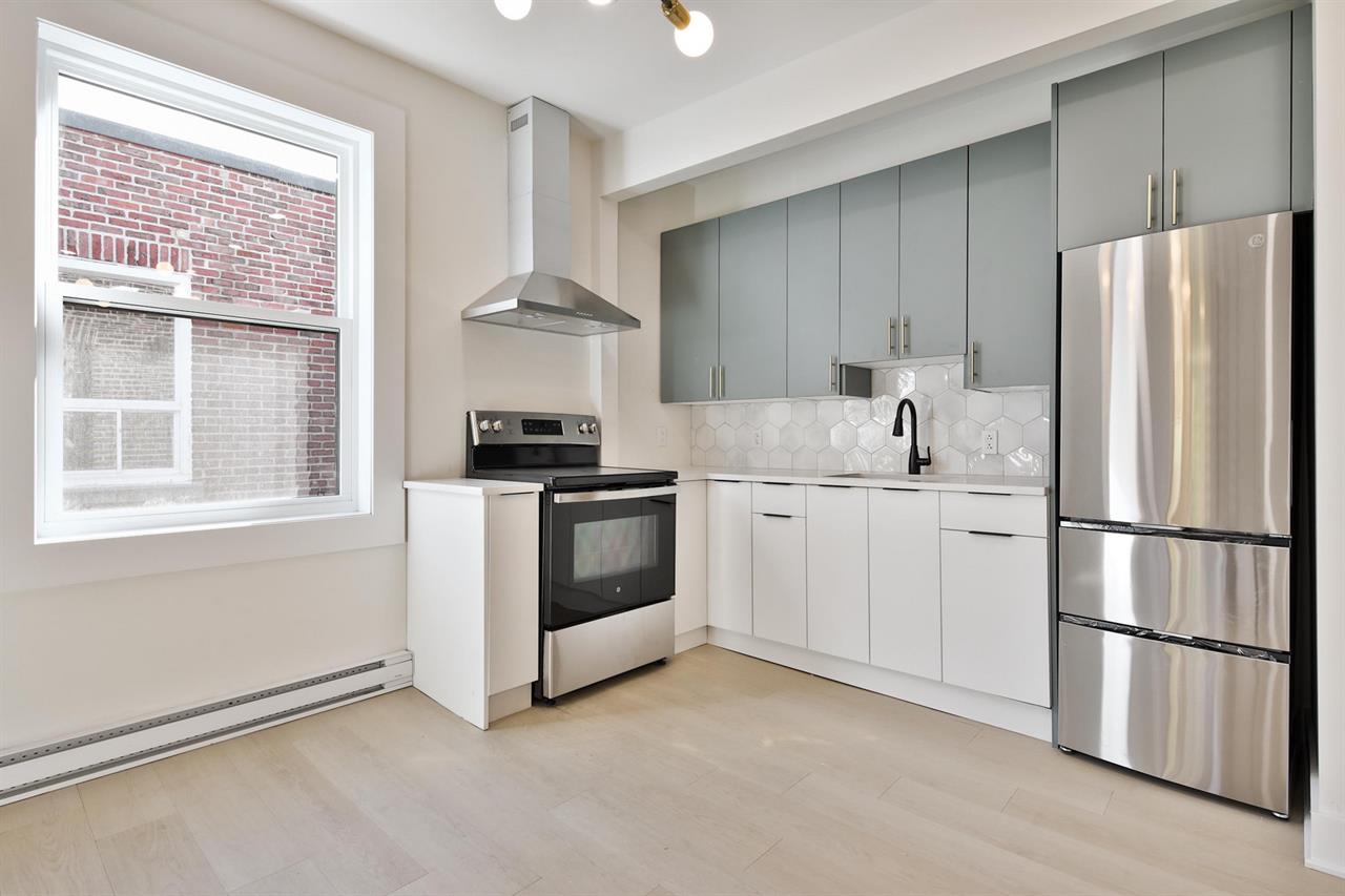 2 Bedroom Unit - 4188 Boulevard Décarie, Montréal | 2847365