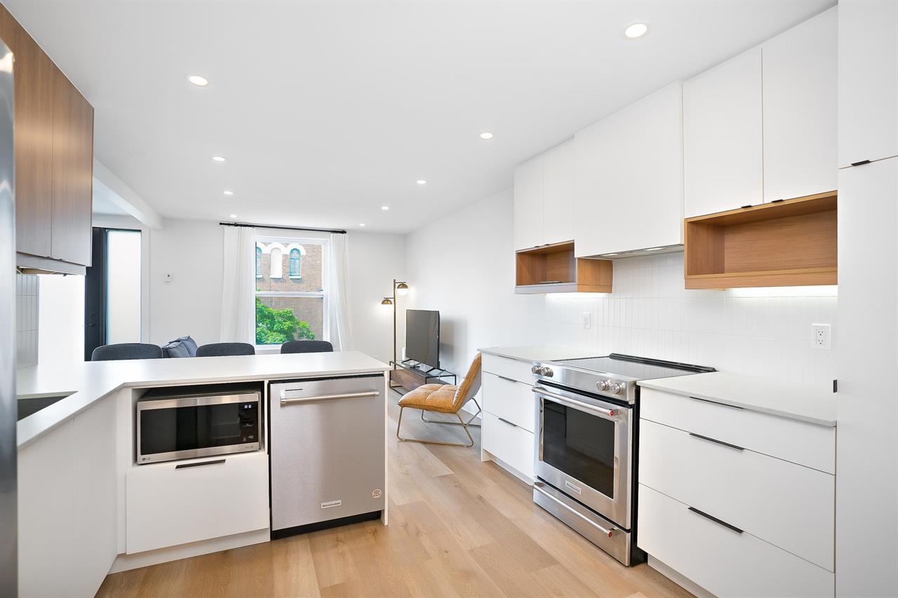 #8, Furnished 1 Bed, 1 Bath - 5555 Saint-Urbain, Montréal | 2847521