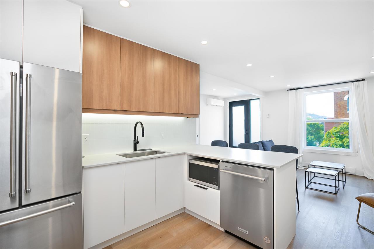 #8, Furnished 1 Bed, 1 Bath - 5555 Saint-Urbain, Montréal | 2847521