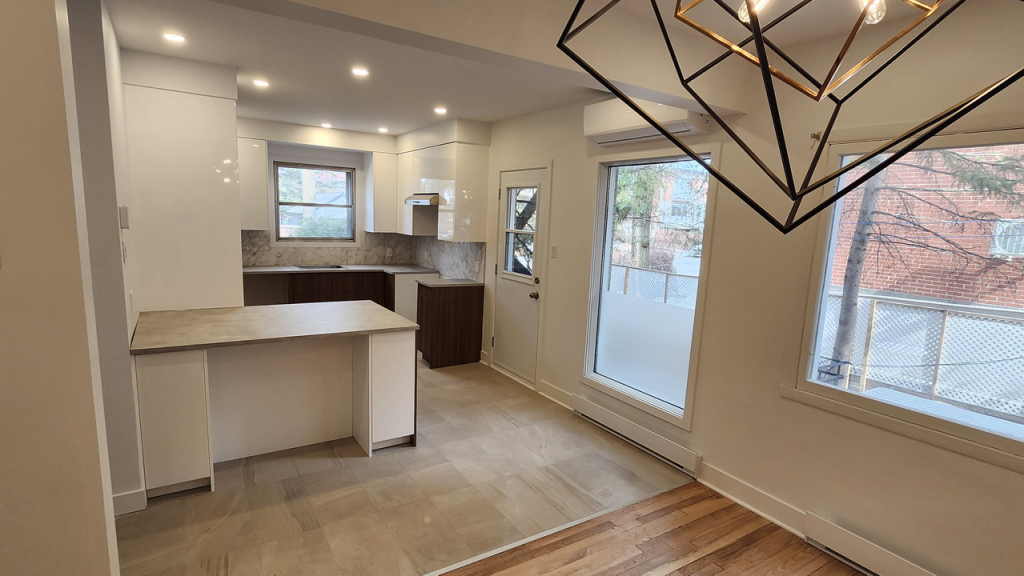 Rez-de-chaussée + S-SOL + GARAGE + COUR | 2847567