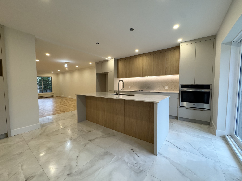 Ahuntsic - 7 1/2 Avec Garage Et Cour | 2847669